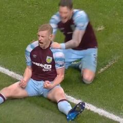 A uno de los centrales con más proyección de la Premier le hacen una foto de aúpa