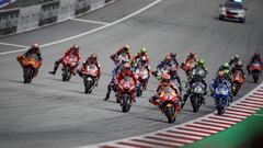 MOTO - MOTO GP AUSTRIA 2019
 
 Start of the race, 93 MARQUEZ Marc (Spa) Repsol Honda Team, Honda, action, 20 QUARTARARO Fabio (Fra) Petronas Yamaha SRT, Yamaha, action, 04 DOVIZIOSO Andrea (Ita) Ducati Team, Ducati, action during MotoGP race of myWorld Mo