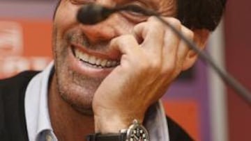 <b>FELIZ.</b> Quique consiguió la Europa League y seguirá un año más en el Atlético.