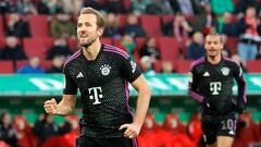 Augsburg (Germany), 27/01/2024.- Munich's Harry Kane celebrates scoring the 3-1 lead during the German Bundesliga soccer match between FC Augsburg and FC Bayern Munich in Augsburg, Germany, 27 January 2024. (Alemania) EFE/EPA/RONALD WITTEK CONDITIONS - ATTENTION: The DFL regulations prohibit any use of photographs as image sequences and/or quasi-video.
