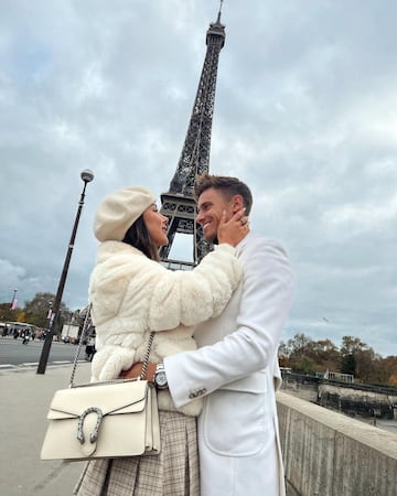 El pasado mes de julio, Marcos Llorente se enfrentó a uno de sus desafíos más grandes, el de pedirle la mano a su novia. Un acto que hizo también en los terrenos de juego, y más concretamente sobre el césped del Wanda Metropolitano. Una sorpresa que acabó muy bien, y es que el futbolista del Atlético de Madrid y Patricia Noarbe (Paddy), pasarán por el altar este 2022.