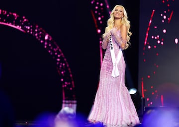 Victoria Kjaer, nacida en Dinamarca, se ha convertido en Miss Universo 2024, convirtiéndose, de esta manera, en la mujer más guapa del mundo. Es hija de diplomático y la primera concursante de Dinamarca en ganar la corona. Su mensaje tras ganar el prestigioso galardón fue: "Sueña en grande, sé fiel a tus valores y nunca subestimes el poder de la bondad".