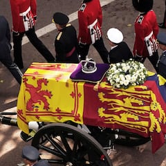 ¿Qué significan los símbolos del estandarte real británico que cubre a la reina Isabel II?