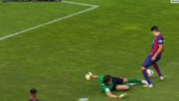 El Barcelona pidió un penalti de Toño a Munir en el 43'