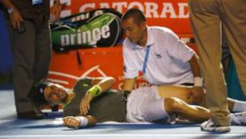 Ferrer es atendido por los doctores en Acapulco.