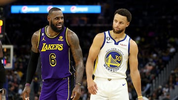 SAN FRANCISCO, CALIFORNIA - OCTOBER 18: LeBron James #6 of the Los Angeles Lakers speaks to Stephen Curry #30 of the Golden State Warriors during their game at Chase Center on October 18, 2022 in San Francisco, California. NOTE TO USER: User expressly acknowledges and agrees that, by downloading and or using this photograph, User is consenting to the terms and conditions of the Getty Images License Agreement.   Ezra Shaw/Getty Images/AFP