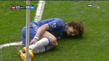 David Luiz se ríe tras la roja.