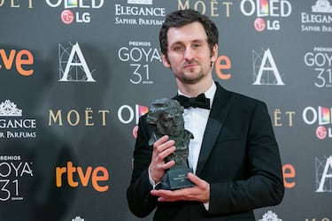 El actor, protagonista de ‘La isla mínima’, ha dirigido algunos capítulos de series y un notable largometraje, ‘Tarde para la ira’ que ganó, entre otroS, el Goya a meJor película. Como actor se puede decir que es uno de los más destacados del panorama nacional, con títulos en su haber como ‘AzulOscuroCasiNegro’, ‘Los girasoles ciegos’, ‘Gordos’ o la antes mencionada ‘La isla mínima’.