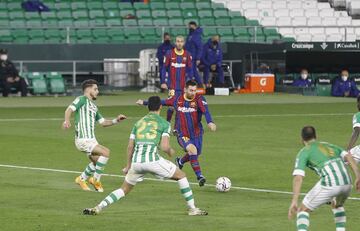 Messi marca el 1-1 al Betis. 