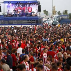 A Lyon en avión (520 euros), tren o autobús con las peñas