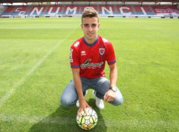 David Concha posa como nuevo jugador del Numancia.