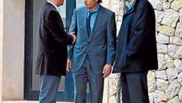 <b>VISITA. </b>Manzano, Alemany y Pons, en el entrenamiento de ayer.