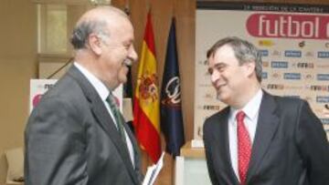 Miguel Cardenal, junto a Vicente del Bosque.