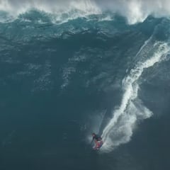 La ola gigante de Jaws despierta y los mejores del mundo lo aprovechan