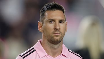 FORT LAUDERDALE, FLORIDA - SEPTEMBER 20: Lionel Messi #10 of Inter Miami looks on before the match between Toronto FC and Inter Miami CF at DRV PNK Stadium on September 20, 2023 in Fort Lauderdale, Florida.   Carmen Mandato/Getty Images/AFP (Photo by Carmen Mandato / GETTY IMAGES NORTH AMERICA / Getty Images via AFP)