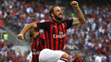 Higuaín trabaja en solitario por problemas musculares