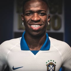 Tite recula y convoca a Vinicius