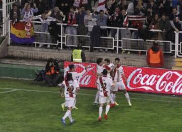 3-0. Bueno celebra el tercer tanto con sus compañeros.