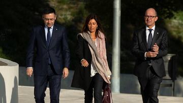 Josep Maria Bartomeu, su vicepresidente, Jordi Cardoner y la esposa del expresidente Sandro Rosell, Marta Pineda.