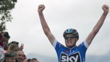 Christopher Froome celebra su triunfo, que le hace l&iacute;der de la general. 