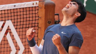 Carlos Alcaraz celebra su victoria frente a Jannik Sinner.