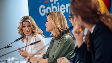 La vicepresidenta segunda y ministra de Trabajo, Yolanda Díaz, durante una rueda de prensa posterior a la reunión del Consejo de Ministros, en el Palacio de la Moncloa, a 19 de diciembre de 2023, en Madrid (España). El Consejo de Ministros ha aprobado finalmente la reforma del subsidio por desempleo tras haberse alcanzado un acuerdo en el seno del Gobierno. Esta reforma ha sido objeto en las últimas semanas de enfrentamientos entre el Ministerio de Trabajo y el de Economía, pero ambos Departamentos han llegado a un acuerdo para desbloquear esta reforma, el último de los hitos del componente 23 del Plan de Recuperación que le queda a Trabajo por cumplir y que está ligado al desembolso del cuarto pago de los fondos europeos.
19 DICIEMBRE 2023;REFORMA;CONSEJO DE MINISTROS;GOBIERNO;SUBSIDIO
Gabriel Luengas / Europa Press
19/12/2023