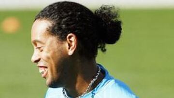 <b>SON EL PELIGRO. </b>Ronaldinho y Messi podrían coincidir esta noche en el Camp Nou con el objetivo de eliminar al Villarreal y acceder a las semifinales de la competición.