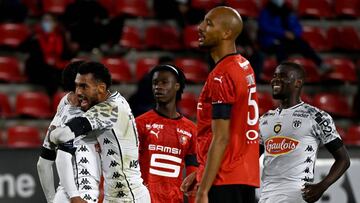 Angers&#039; players celebrate after scoring a goal during the French L1 football match between Stade Rennais and Angers, at the Roazhon Park stadium in Rennes, northwestern France on October 23, 2020. (Photo by Damien MEYER / AFP)