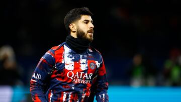 Marco Asensio durante el calentamiento de un partido con el PSG.