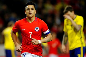 12°. Alexis Sánchez (29 años, vigente) ha disputado 121 partidos por Chile.