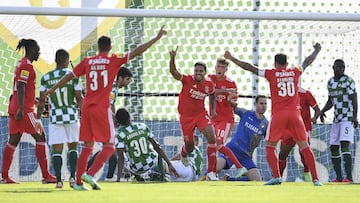 Ver&iacute;ssimo celebrando el 0-1