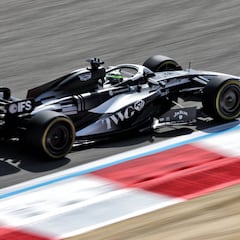 Checo Pérez estrena el livery de Cadillac en pista