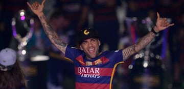 Alves celebrates Barça's league and cup double this season.