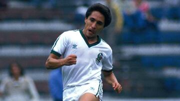 Manuel Negrete avanza a semis en 'Mejor Gol' de los Mundiales
