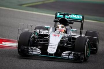 Lewis Hamilton en los test de pretemporada en el circuito de Montmeló.