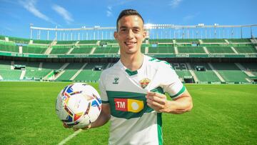 Iv&aacute;n Marcone gobierna el centro del campo de este Elche tan argentino.