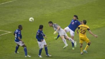 Una noche que ni americanistas ni cementeros van a olvidar. Cuando el Cruz Azul ya festejaba el campeonato, apareció Muñoz para hacer un remate de cabeza y mandar el duelo a tiempos extra, donde a la postre se coronaron las Águilas.