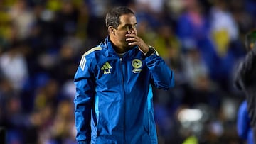 Andre Soares Jardine head coach of America during the 8th round match between America and Guadalajara as part of the Liga BBVA MX, Torneo Apertura 2025 at Ciudad de los Deportes Stadium, on September 13, 2025 in Mexico City, Mexico.