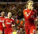 El Liverpool supera sus dificultades sin Torres