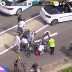 La caída de Sergio Higuita faltando 20 kilómetros