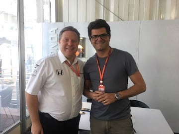 Zak Brown, con nuestro enviado especial Manuel Franco.