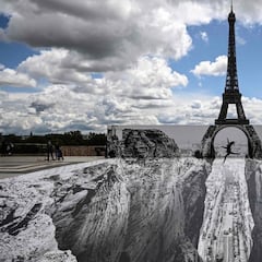 Una ilusión óptica hace 'flotar' la Torre Eiffel sobre un enorme barranco
