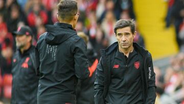 Marcelino, pensativo en Anfield