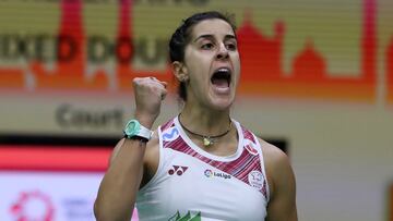 La jugadora española Carolina Marin celebra un punto durante su partido ante Nozomi Okuhara en el YONEX SUNRISE India Open 2023.