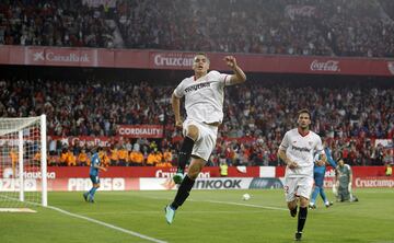 1-0. Ben Yedder celebró el primer gol.