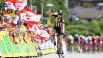 Johann Van Zyl celebra su victoria en la quinta etapa del Tour de Austria