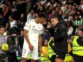 El detalle de Bellingham con el cuarto árbitro tras el descanso que el madridismo pone en valor