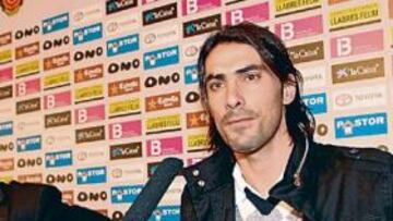 <b>REFUERZO. </b>Dudú Aouate fue presentado ayer en Son Moix.