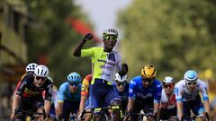 El eritreo Girmay bate a Gaviria en una accidentado final de etapa en Turín y se convirte en el primer africano negro ganador en el Tour. Carapaz es el nuevo líder.