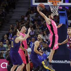El Estudiantes borra al Barça del mapa en el último cuarto